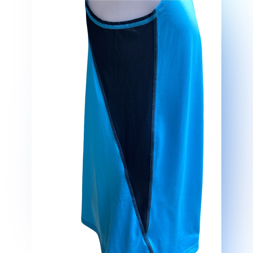 Under Armour heatgear Loose Blue Sleeveless Training Tank with Black Panels - Picture 4 of 4